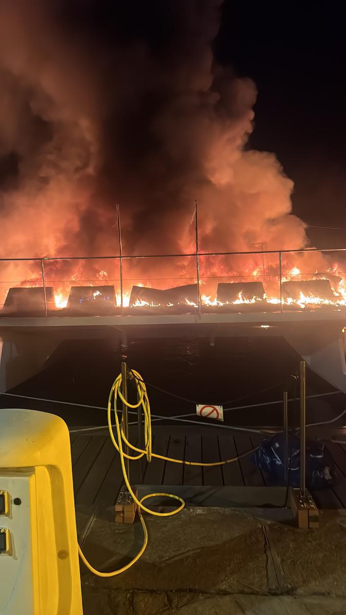 Calvi : "Tout est parti en fumée", après les incendies de bateaux, colère et sidération sur le port Calvi : "Tout est parti en fumée", après les incendies de bateaux, colère et sidération sur le port