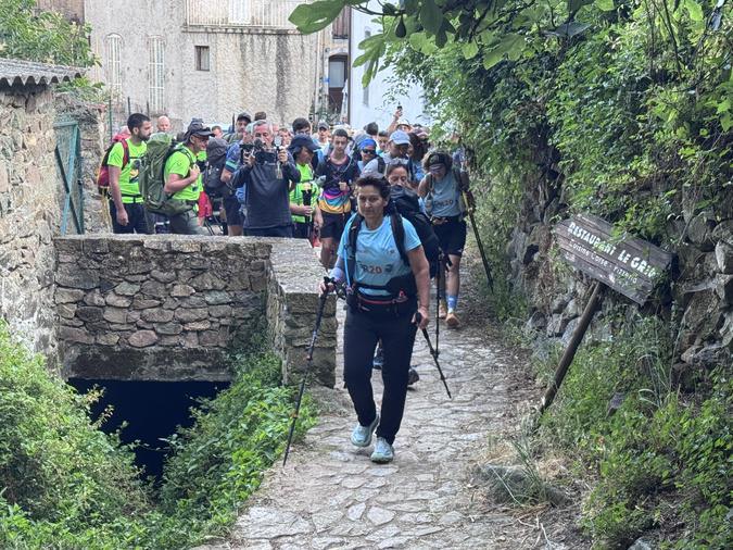 Atteinte d’un cancer, Stéphanie Simonpieri a entamé la traversée du GR20 Atteinte d’un cancer, Stéphanie Simonpieri a entamé la traversée du GR20