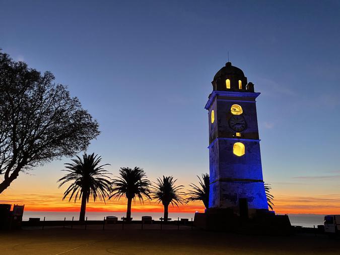 A màghjina : U campanile di Canari à l’ora di a calata di u sole