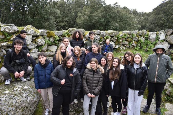 Des lycéens de Porto-Vecchio numérisent le site archéologique de Cucuruzzu pour le rendre tout le temps accessible