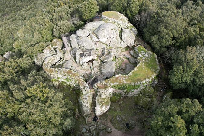 Des lycéens de Porto-Vecchio numérisent le site archéologique de Cucuruzzu pour le rendre tout le temps accessible