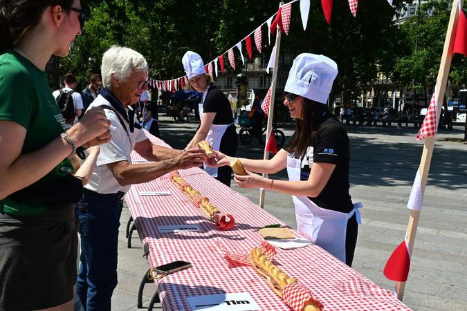 Une militante animaliste corse vise le record du plus long sandwich végan
