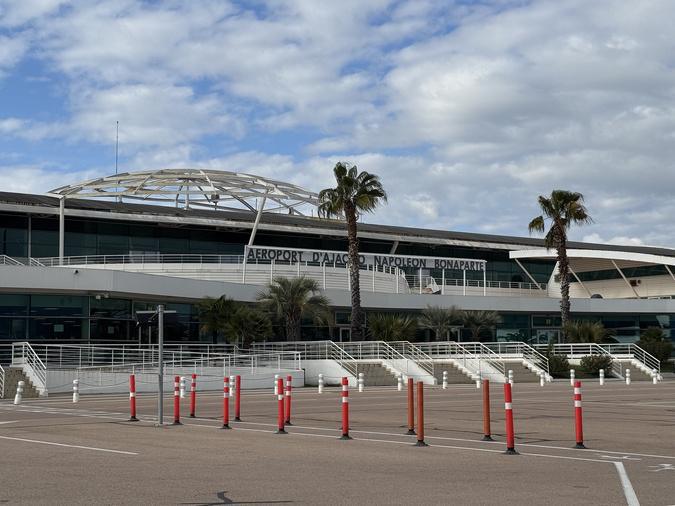 Grève des contrôleurs aériens : de nombreux vols annulés et retardés dans les aéroports corses Grève des contrôleurs aériens : de nombreux vols annulés et retardés dans les aéroports corses