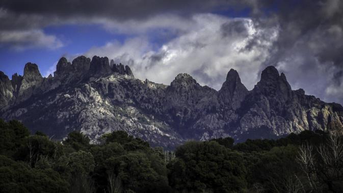 Le massif de Bavella fermé en raison de l’incendie de Quenza