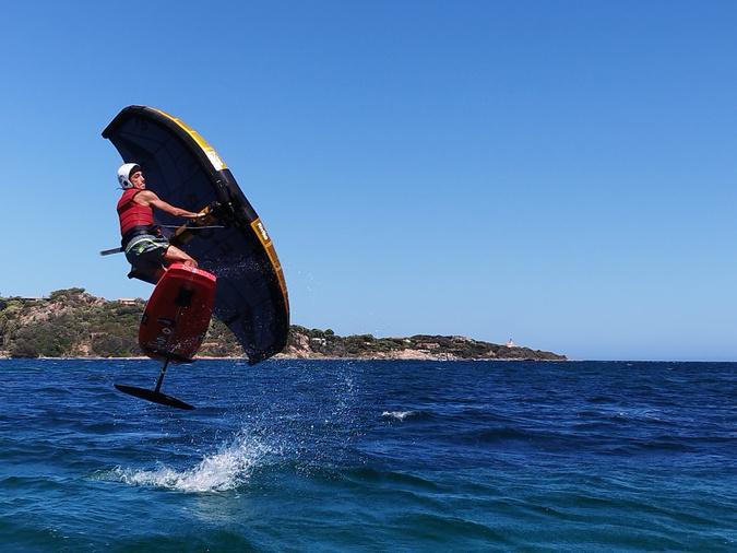 L'ascension fulgurante du Porto-Vecchiais Ezio Bastianelli, 15 ans et déjà double champion du monde de wingfoil