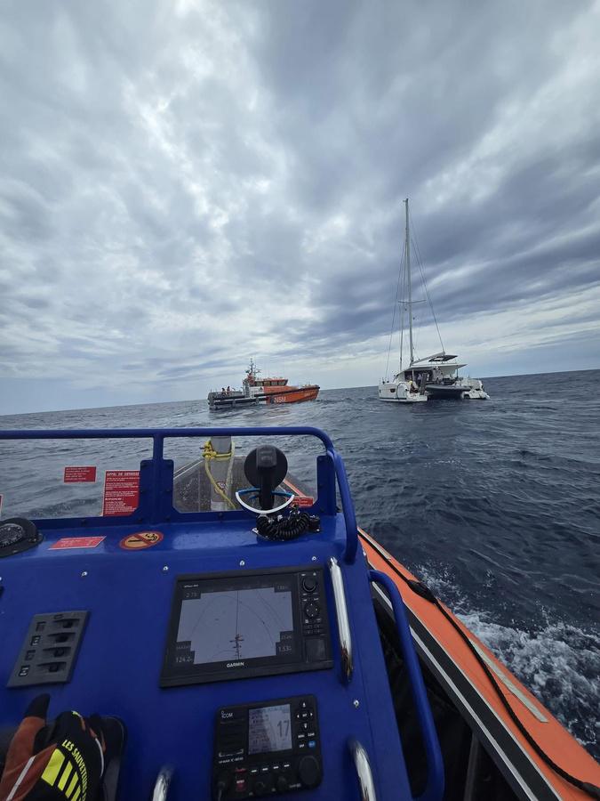 Un catamaran percute les rochers au Cap Nero : cinq personnes secourues par la SNSM