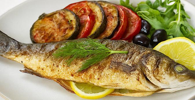 À table : loup de mer grillé et tian de légumes À table : loup de mer grillé et tian de légumes