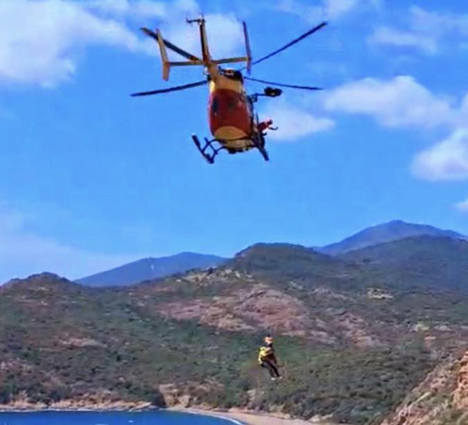 Ota : deux pratiquants bloqués sur une voie d’escalade, hélitreuillés par les secours