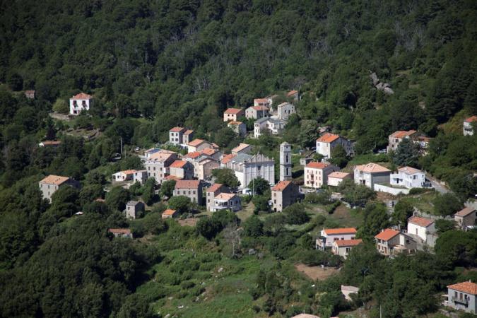 À Isolaccio-di-Fium'Orbu, de grands noms de la médecine pour rapprocher la population de la santé À Isolaccio-di-Fium'Orbu, de grands noms de la médecine pour rapprocher la population de la santé