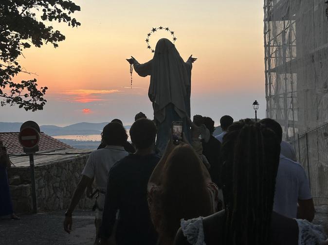 Montemaiò : Quand le ciel s’incline devant à a Vergine Maria Montemaiò : Quand le ciel s’incline devant à a Vergine Maria