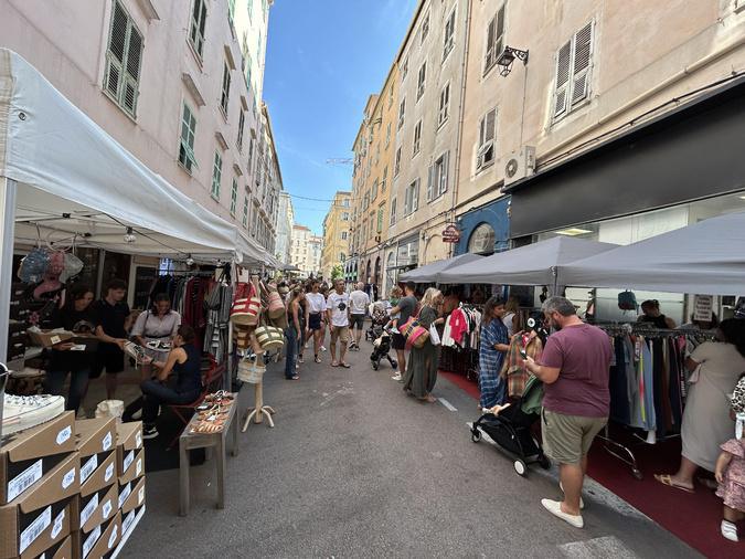 Grande braderie du centre-ville d’Ajaccio : encore un jour pour faire le plein de bonnes affaires