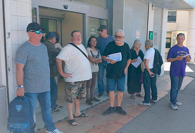 Portivechju - Core in Fronte occupe la BNP pour dénoncer la politique des banques en Corse Portivechju - Core in Fronte occupe la BNP pour dénoncer la politique des banques en Corse