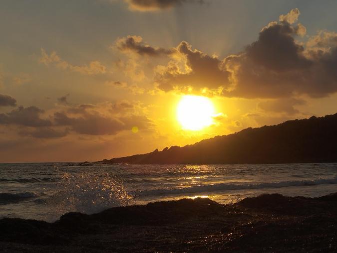A màghjina : U sole si cala nant’à Capu di Fenu