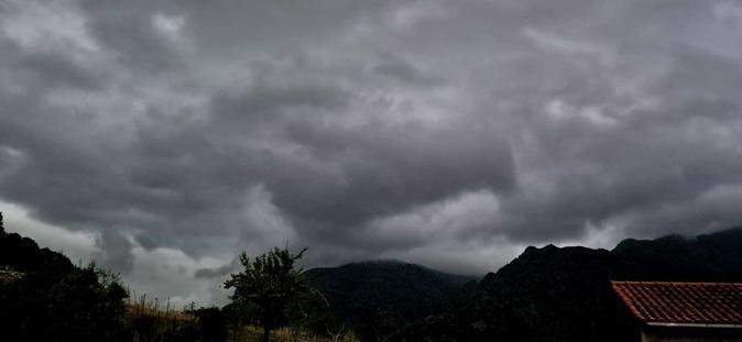 Orages violents en Haute-Corse : coupures d’électricité en Balagne et perturbations des transports Orages violents en Haute-Corse : coupures d’électricité en Balagne et perturbations des transports