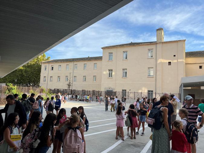 Rentrée scolaire à Bastia : excitation des enfants, émotion des parents et mobilisation des enseignants