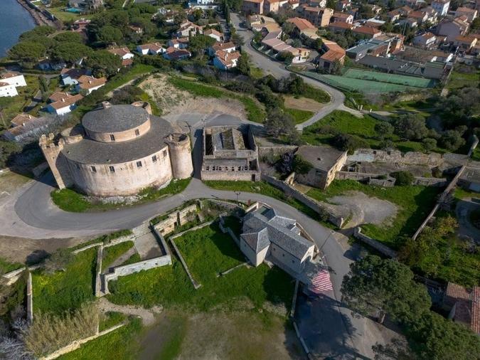 Une vente d’œuvres d’art aux enchères pour financer les travaux de réhabilitation de la citadelle de Saint-Florent Une vente d’œuvres d’art aux enchères pour financer les travaux de réhabilitation de la citadelle de Saint-Florent