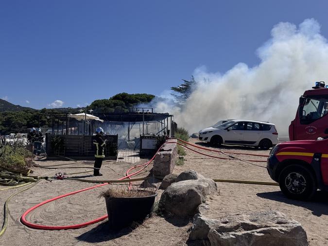 Ile-Rousse : un incendie, parti d’une friteuse, détruit le restaurant