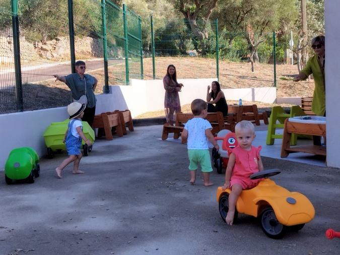 La crèche de Figari vient d’ouvrir, et il reste quelques places