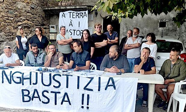 Campi : rassemblement de soutien en faveur d'un couple qui veut s’installer sur la commune Campi : rassemblement de soutien en faveur d'un couple qui veut s’installer sur la commune