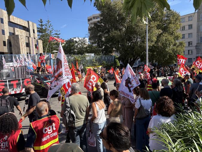 1 500 personnes entre le palais de justice et la préfecture : forte mobilisation à Bastia