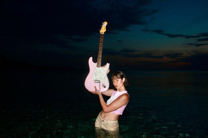 Carla Paoli, explore son univers pop dans un deuxième single Carla Paoli, explore son univers pop dans un deuxième single