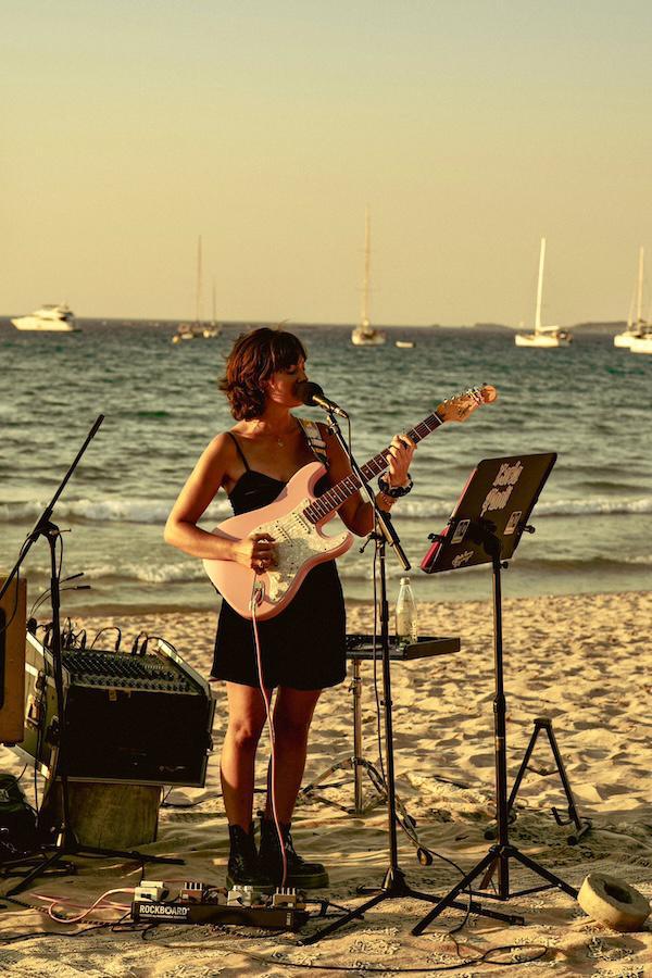 Carla Paoli, explore son univers pop dans un deuxième single Carla Paoli, explore son univers pop dans un deuxième single