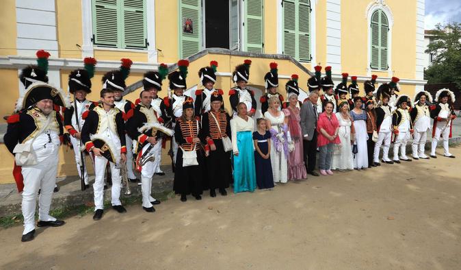 Les Grognards de l’Empire ont paradé dans les rues de Corte Les Grognards de l’Empire ont paradé dans les rues de Corte