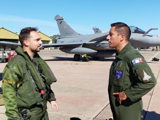 Avions Rafale et renard sur la piste : au plus près de l'exercice "Volfa", sur la base aérienne de Solenzara Avions Rafale et renard sur la piste : au plus près de l'exercice "Volfa", sur la base aérienne de Solenzara