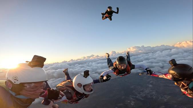 À Ghisonaccia, les parachutistes se mobilisent pour Octobre Rose