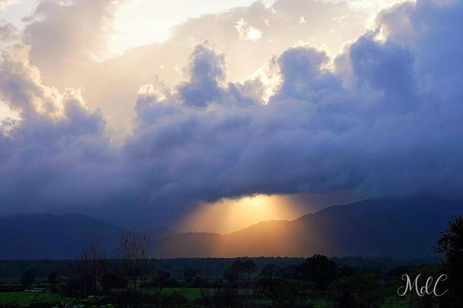 A màghjina - Quandu u celu s’apre sopra a piaghja urientale