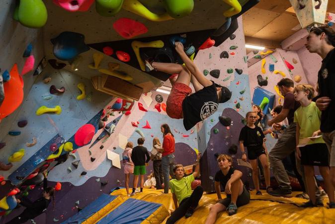 ​Bloc contest du Corsica Roc à Ajaccio : un week-end d’escalade placé sous le signe de la convivialité