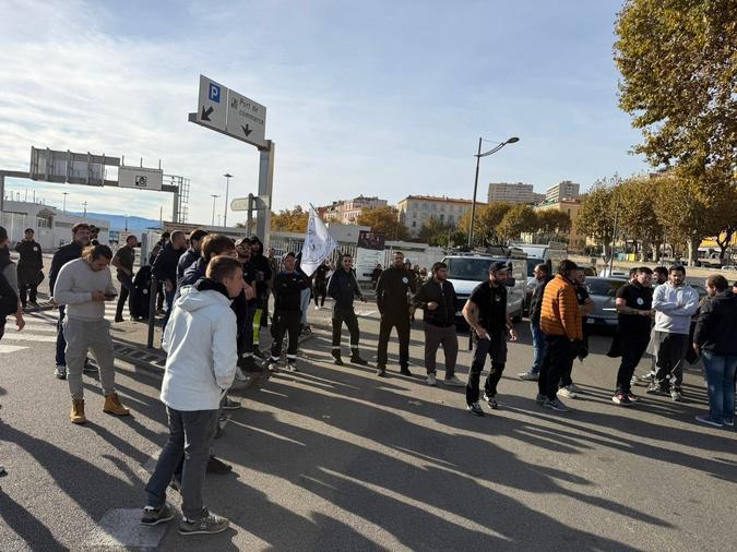 Ajaccio : les marins maintiennent la pression contre la nouvelle triangulaire de la Corsica Ferries Ajaccio : les marins maintiennent la pression contre la nouvelle triangulaire de la Corsica Ferries