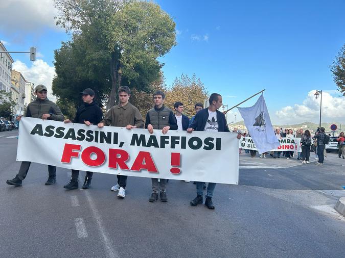  "Assassini, Maffiosi, Fora" : à Ajaccio et Bastia, plusieurs centaines de personnes disent non à la mafia