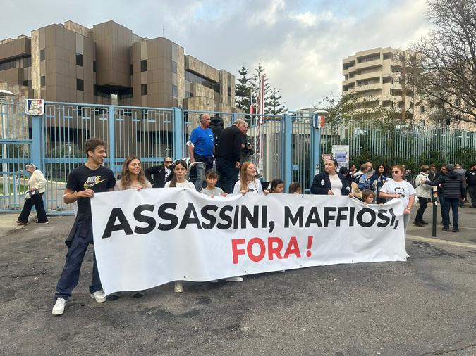  "Assassini, Maffiosi, Fora" : à Ajaccio et Bastia, plusieurs centaines de personnes disent non à la mafia