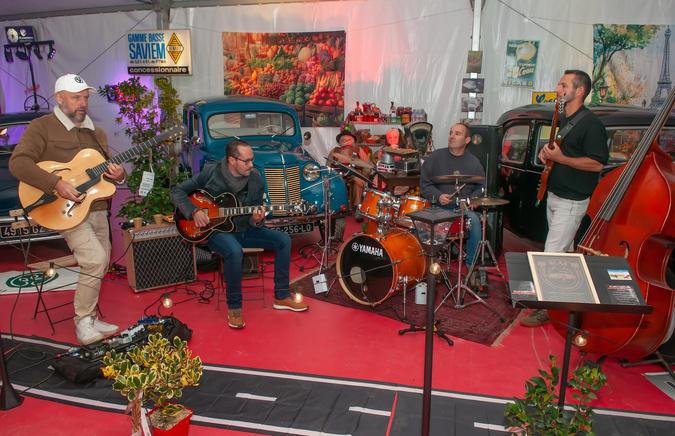 Rétro Club Automobile Ajaccien : après Porticcio, la place Foch