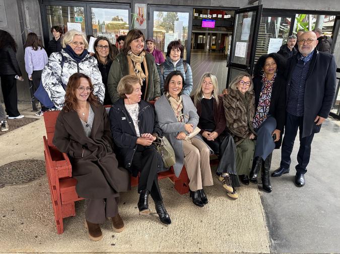 Biguglia - Un banc rouge contre toutes les formes de violences installé par les collégiens