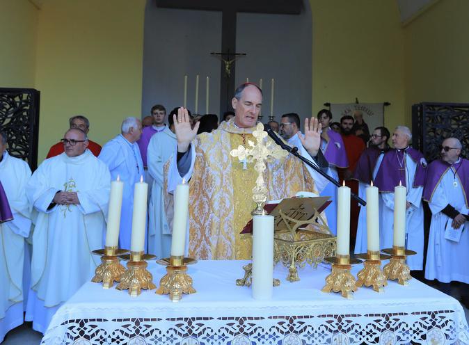 Corte - La statue de San Teofalu inaugurée par le Cardinal Bustillo Corte - La statue de San Teofalu inaugurée par le Cardinal Bustillo
