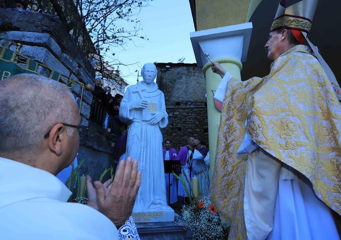 Corte - La statue de San Teofalu inaugurée par le Cardinal Bustillo