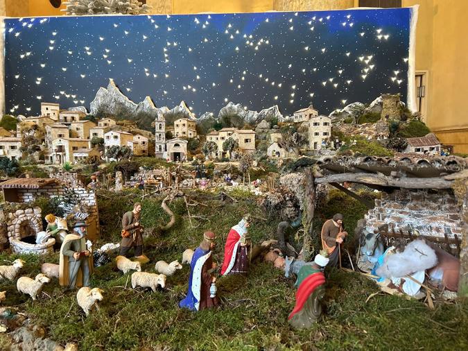 Ajaccio : La crèche a fait son retour dans le hall de l'hôtel de Ville Ajaccio : La crèche a fait son retour dans le hall de l'hôtel de Ville