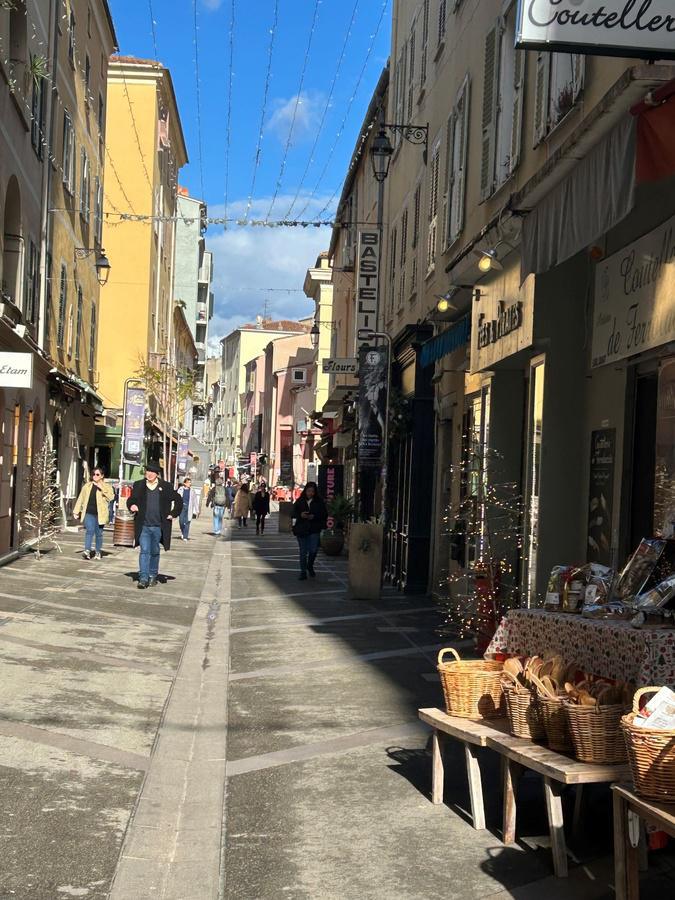 Ajaccio : Au centre-ville, l'inquiétude des commerçants grandit face à la grève à la Muvistrada