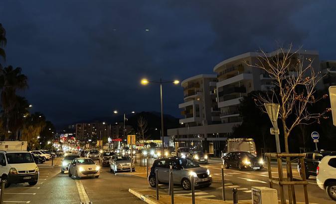 Incivisme : les contre-allées de la Rocade, nouveaux raccourcis des automobilistes ajacciens Incivisme : les contre-allées de la Rocade, nouveaux raccourcis des automobilistes ajacciens