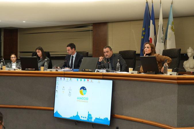 La Ville d’Ajaccio va abonder les finances de l’ACA et du GFCA Football pour les trois années à venir La Ville d’Ajaccio va abonder les finances de l’ACA et du GFCA Football pour les trois années à venir