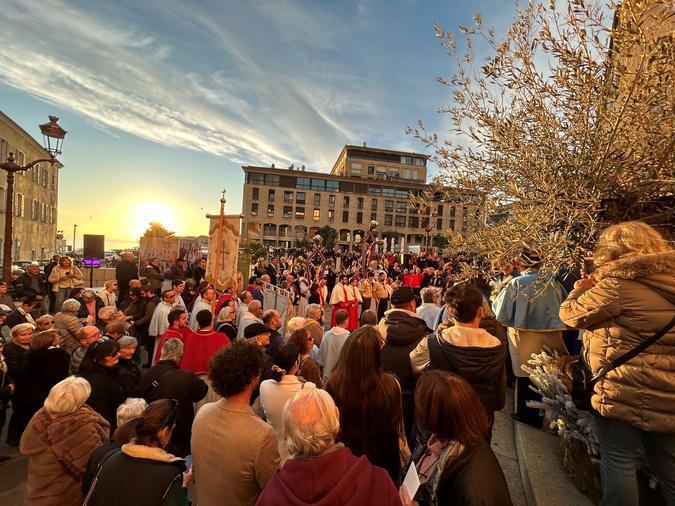 Ajaccio - Ferveur pour les célébrations en hommage et à la mémoire de Papa Francescu Ajaccio - Ferveur pour les célébrations en hommage et à la mémoire de Papa Francescu