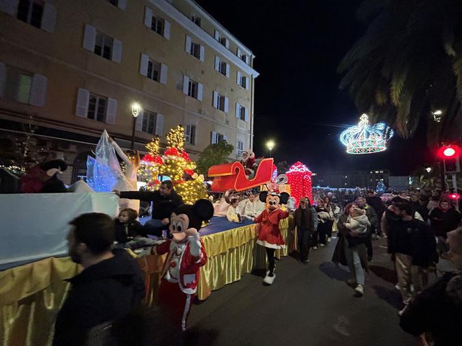 Natali in Aiacciu 2025 - Les images de la Grande parade illuminée Natali in Aiacciu 2025 - Les images de la Grande parade illuminée