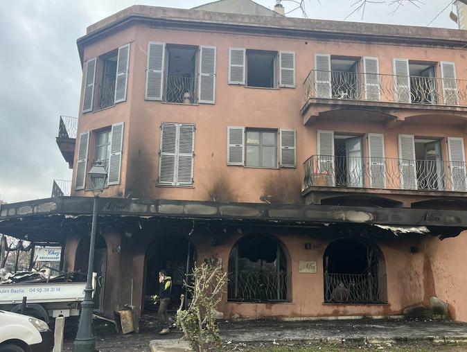 Bastia, un établissement du quai des Martyrs ravagé par les flammes