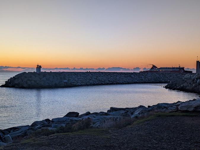 A màghjina - Portu Toga à l’alba, trà mare è silenziu