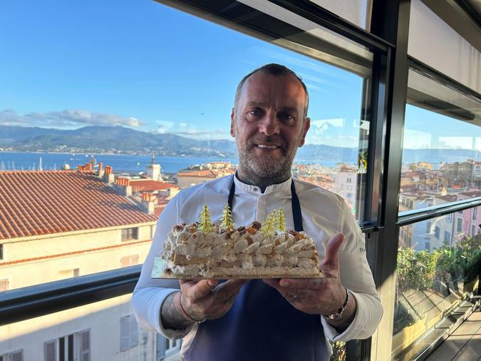 Réalisons une bûche de Noël clémentine-châtaigne avec les conseils du chef de la Terrasse du Fesch, Franck Radiu Réalisons une bûche de Noël clémentine-châtaigne avec les conseils du chef de la Terrasse du Fesch, Franck Radiu