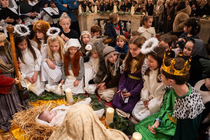 EN IMAGES - Les enfants animent une crèche vivante à l'occasion de la messe des familles à la cathédrale d'Ajaccio