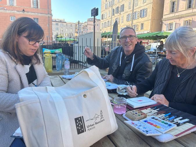 Rencontre avec Urban Sketchers Ajaccio, ces dessinateurs amateurs qui "croquent" la vie urbaine ajaccienne Rencontre avec Urban Sketchers Ajaccio, ces dessinateurs amateurs qui "croquent" la vie urbaine ajaccienne