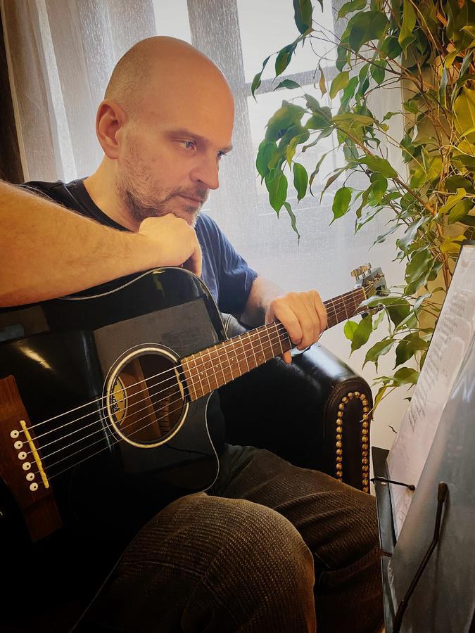 « Laïla » : Le nouveau single de Toni Pio « Laïla » : Le nouveau single de Toni Pio